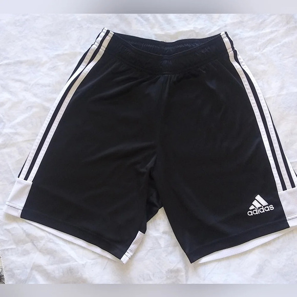 Adidas aeroready Boys sports Shorts - Picture 6 of 9